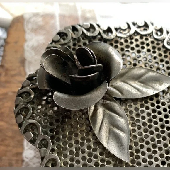 Ornate Silver Metal Rose Trinket Jewelry Box Vanity Scrolled Celtic Knot Design - Picture 5 of 6